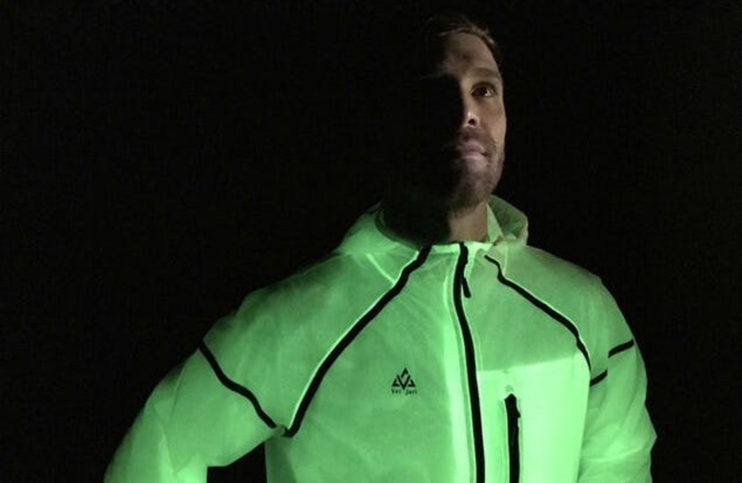 電源不要で光る「Firefly Jacket」のキャンペーンが終了間近