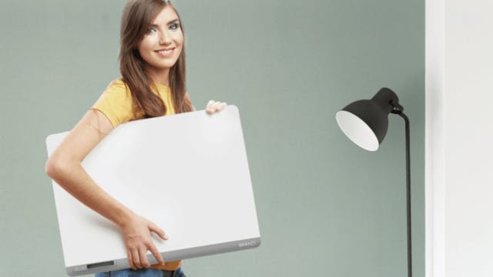 置くだけでスタンディングデスクに! 電動で手軽な「Standing+」の先行販売が終了間近