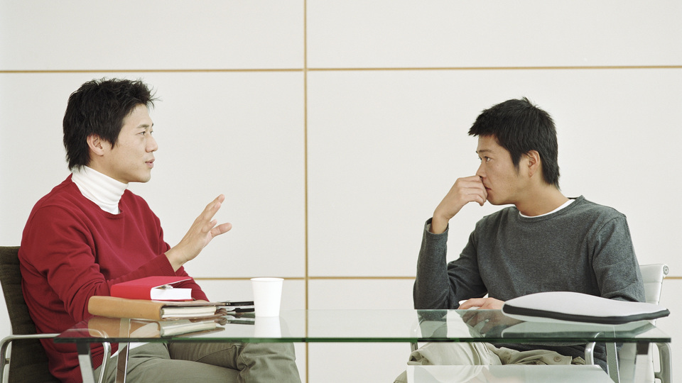 初対面でやりがちな会話のNGパターンとは?