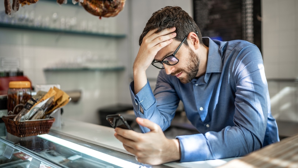 Androidアプリのバグを修正する方法とその原因