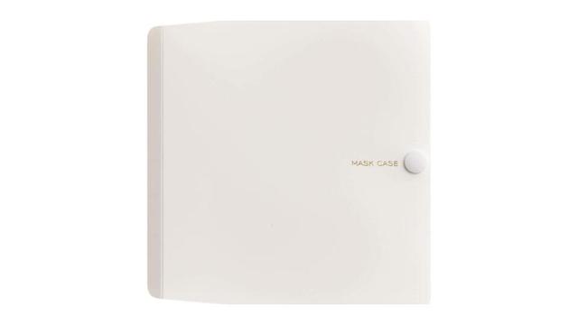 折りたたんでコンパクトに。ふわっと開く立体構造なマスクケース