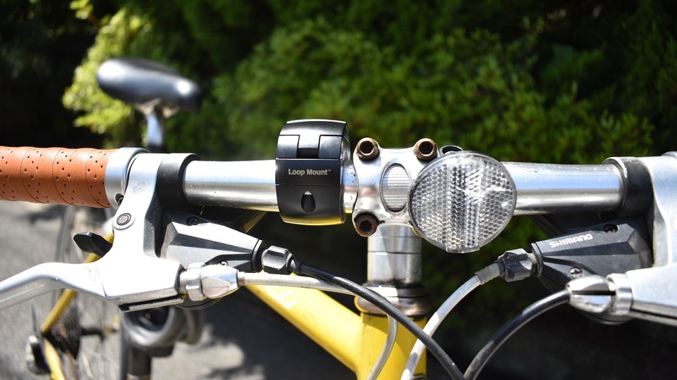 一瞬で取り付け可。自転車用スマホホルダー｢LOOP MOUNT｣が使いやすい 