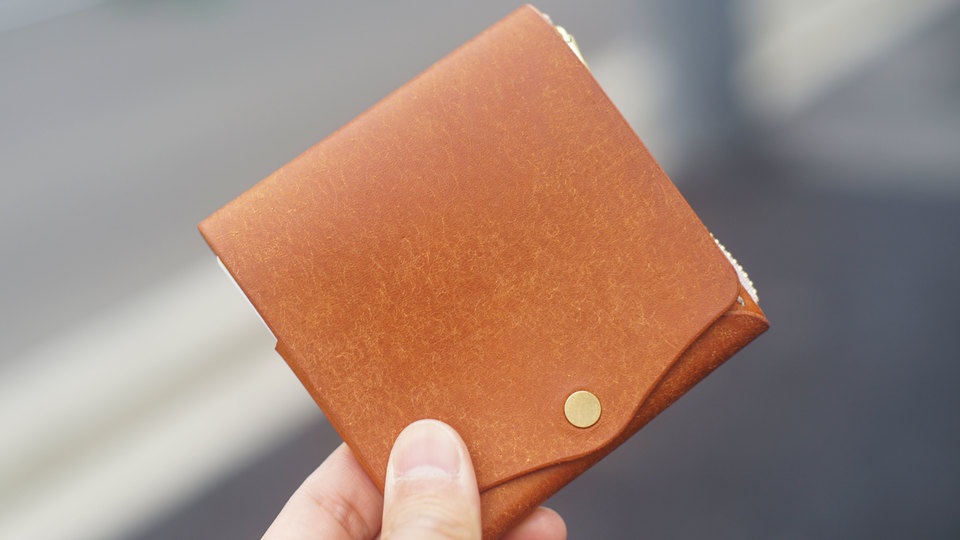 手のひらサイズで容量十分。超機能的ミニ財布「Saku」のおかげで買い物が楽しくなりそう!