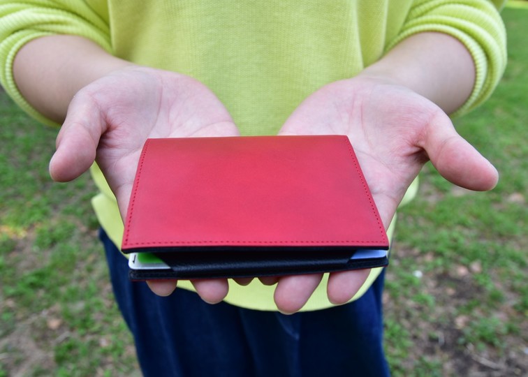 厚さ6mmだけど大容量の薄型財布「Tenuis3 Leather TL」の実力とは?
