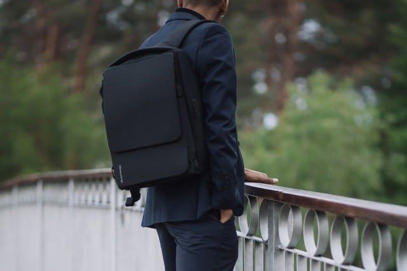 収納力とデザインを両立。人気のスリムバックパック「Pleatpack」のキャンペーンが終了間近
