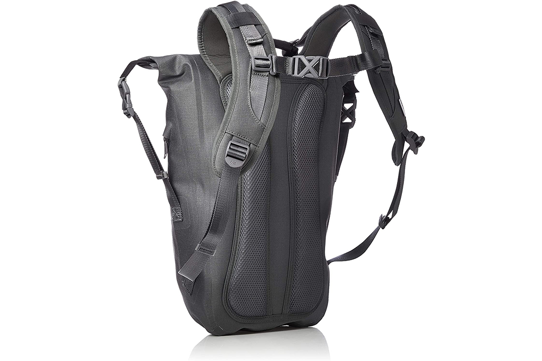 真の完全防水バッグを探している人へ。日常使いと機能性を併せ持った