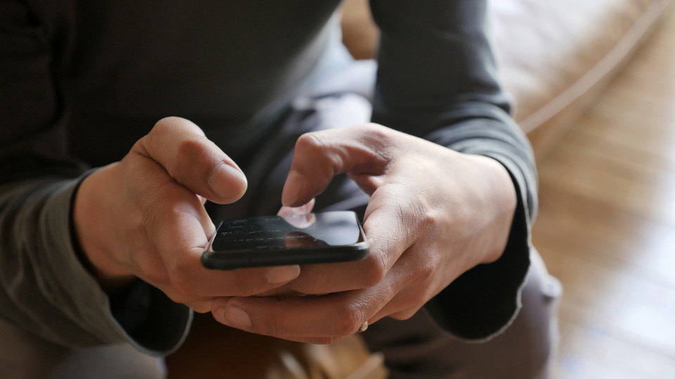 スマートフォンの反応速度が遅くなる6つの原因とその対処法