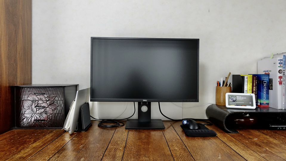 机の上が超すっきり シンプルだけど優秀なノートpcスタンド ライフハッカー 日本版