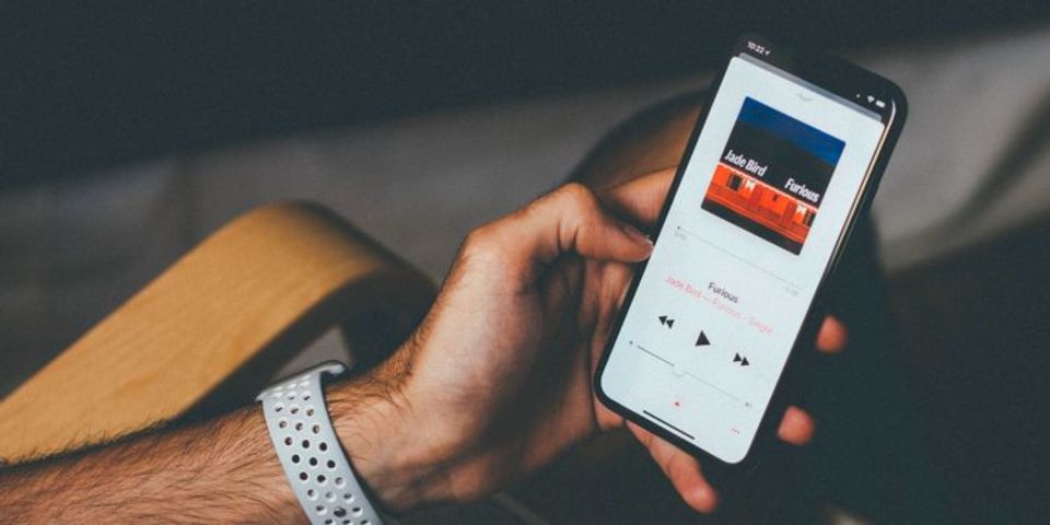 Apple Musicの楽曲をiPhoneに自動ダウンロードする方法