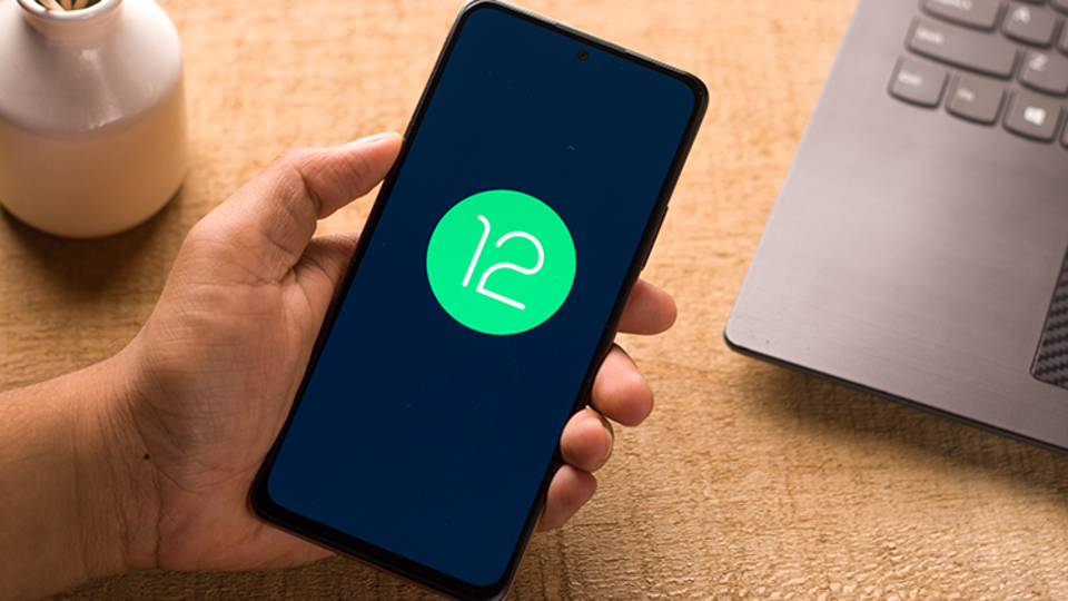 「Android 12」ベータ版をまだインストールすべきではない理由とは?