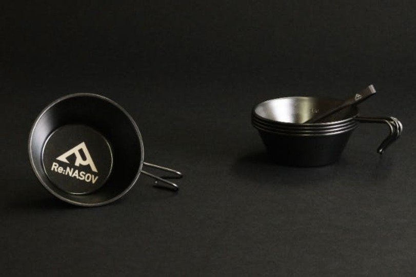 燕三条の技術で強く、かっこよく。キャンプに便利な「漆黒のシェラカップ」の先行販売が終了間近