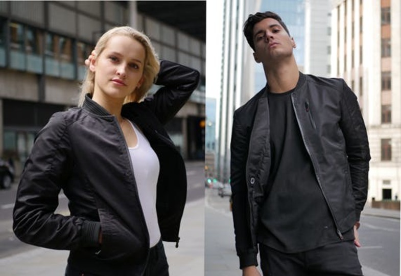 先行販売もうすぐ終了。スリムに着こなせ収納も得意なボンバージャケット「ZELUS JACKET」