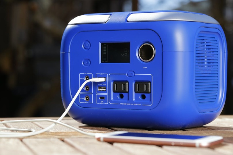 スマホも家電も対応! 災害時でも活躍するパワフルなポータブル電源「J Voltage」