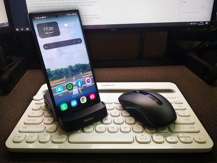Androidスマホとキーボードとマウス