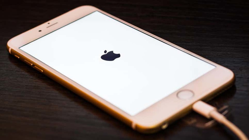 iPhoneやiPadを強制的に再起動する方法