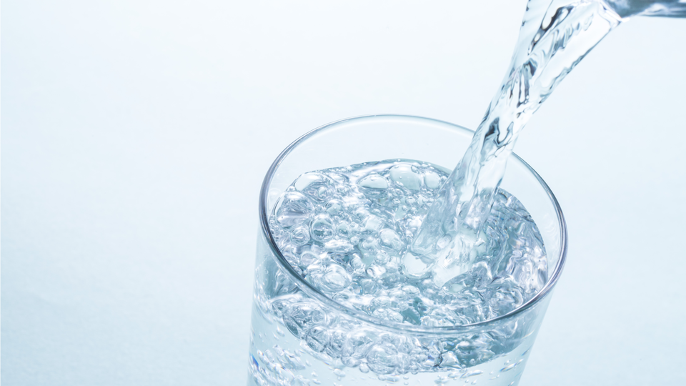 なぜか炭酸が欲しくなる夏! 触覚への刺激が心と体に与える影響とは?