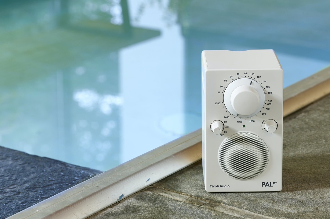 sPALBT_White_Poolside