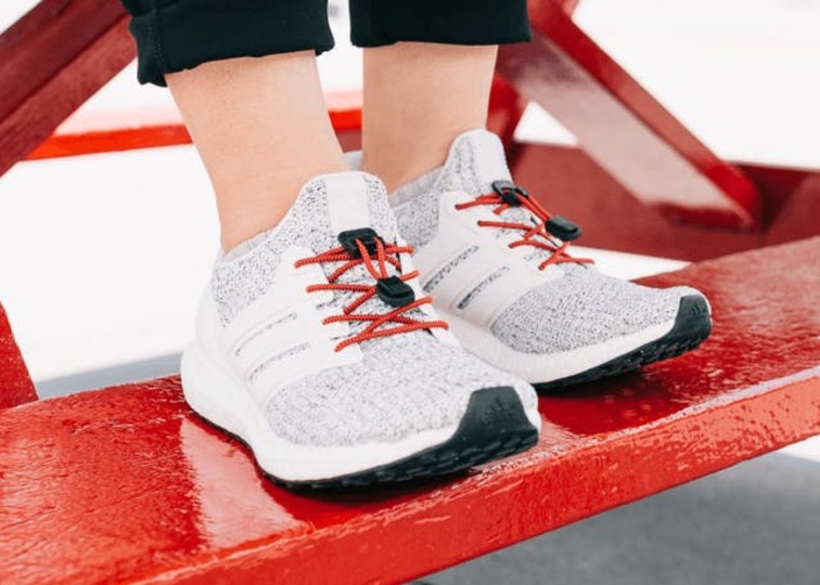 結ぶ手間いらず! 靴の脱ぎ履ぎが楽になるシューレース「Quick Release Lacing」