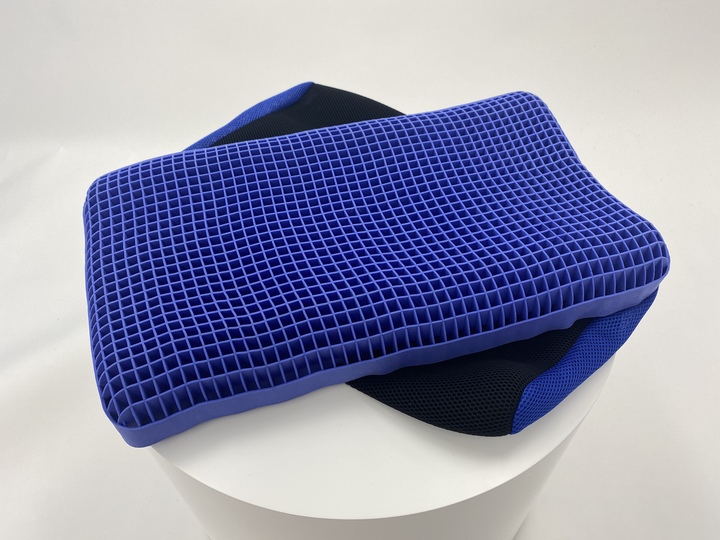 ぷるぷる触感で睡眠をアップグレード? 丸洗いで清潔に使える枕「WATER CUBE PILLOW」
