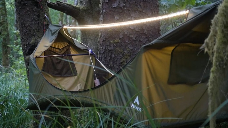 まるでベッドのよう⁉︎ 空中キャンプを可能にするフルフラットハンモック「Haven Tent XL CAMO」