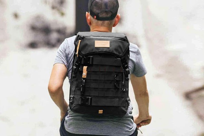 荷物の盗難対策に。防犯機能付きスリムバックパック「The Rider Daypack」