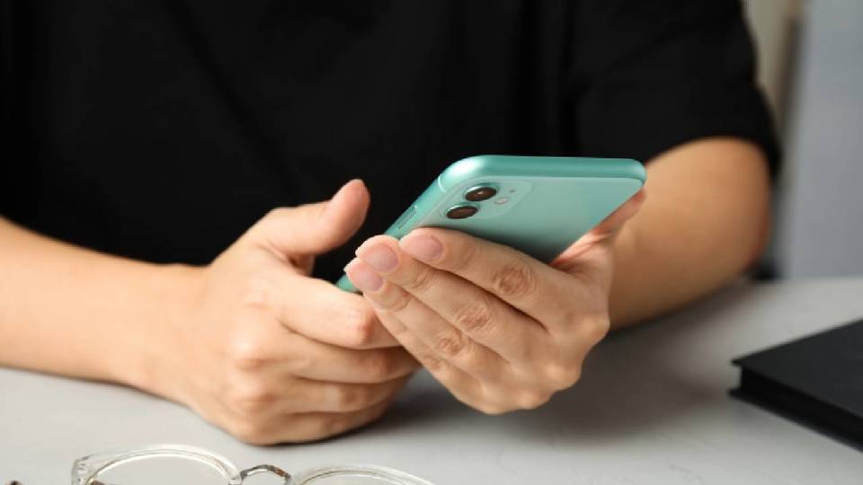 知ってた? iPhoneでエフェクトつきのメッセージを送る方法