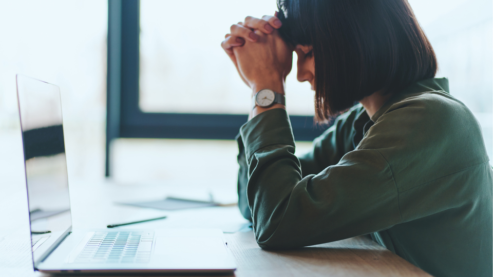 心が弱っている人の「助けを求めるサイン」に気づく方法