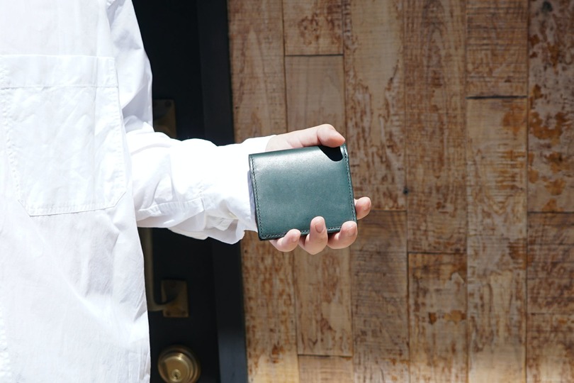 財布の中身は指定席で整理。 収納力もいい、薄くて小さい財布「Liscio」が登場