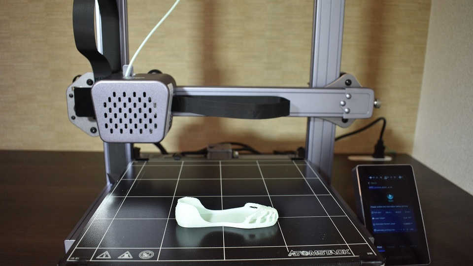 モノづくりのゲームチェンジャー! 入門者にもやさしいゴム材料対応3Dプリンター「Cambrian Pro」を試してみた!