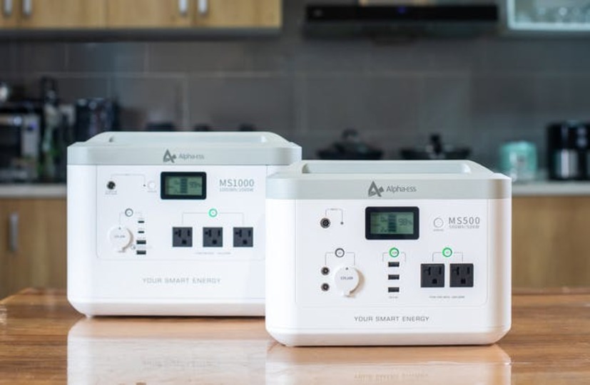 白物家電? いえいえ、ポータブル電源です! 暮らしに溶け込むデザイン性が新しい「MINI SMILE」