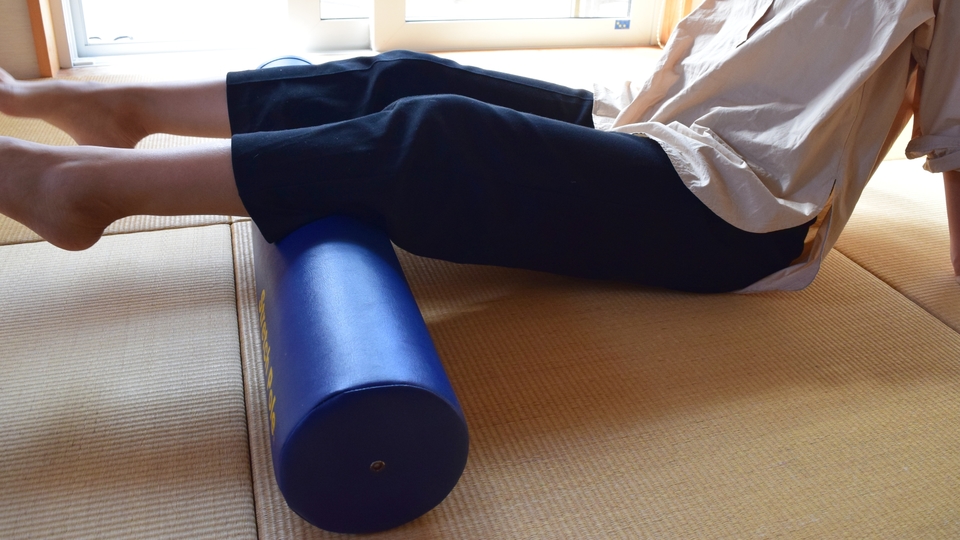 最近疲れやすい 呼吸が浅い このストレッチポールなら寝るだけ改善 今日のライフハックツール ライフハッカー 日本版