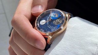 複雑機構で天体ショーを再現。文字盤が回転するカルーセル式機腕時計