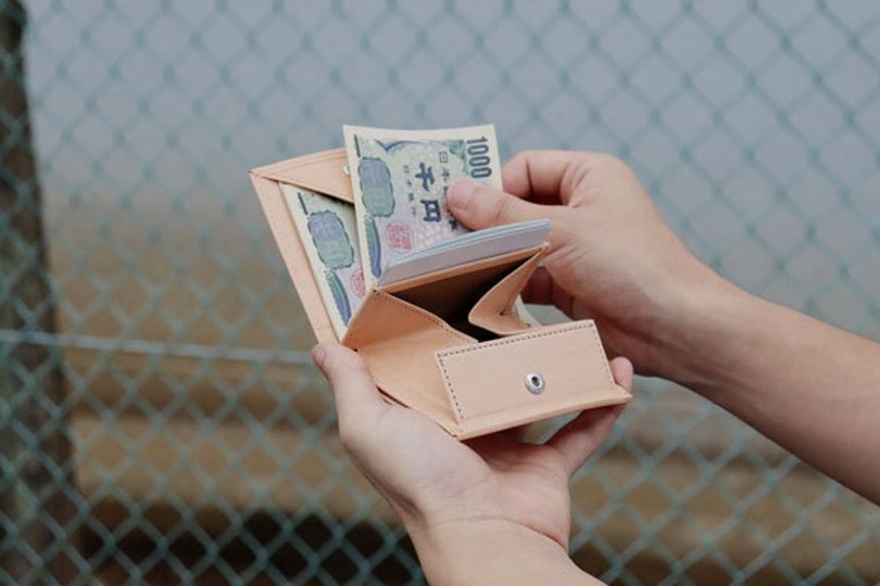 左利きも使いやすい! 一度で紙幣、小銭にアクセスできるミニウォレット間もなく終了
