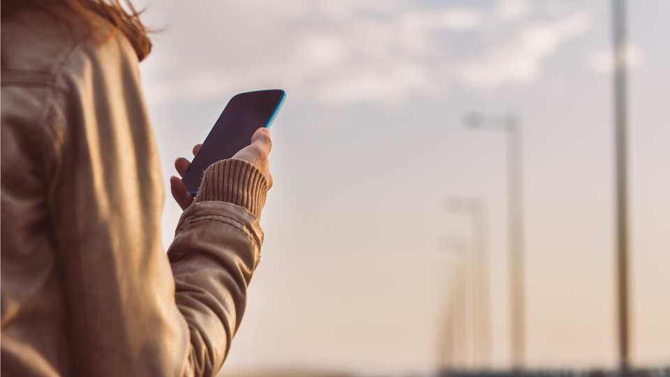 緊急なのにスマホの充電が切れそう...まずとるべき4つの行動