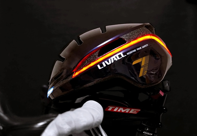 夜道の安全にはアピール力が大事。ライトで知らせるスマートヘルメット「LIVALL EVO21」