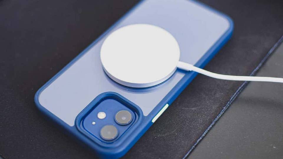 スマホのワイヤレス充電の効率を上げる方法