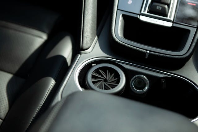 特殊セメントで繰り返し使える クールで高級感溢れるカーディフューザー Togo ライフハッカー 日本版