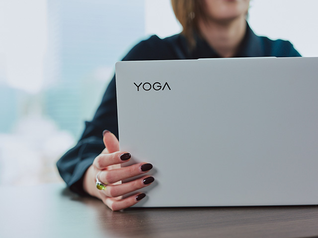 米軍のお墨付きノートパソコン『Yoga』がビジネスで重宝する理由