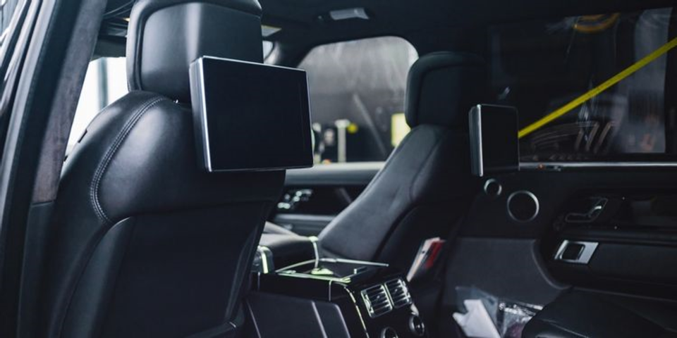 自動車用モニターとして利用イメージ