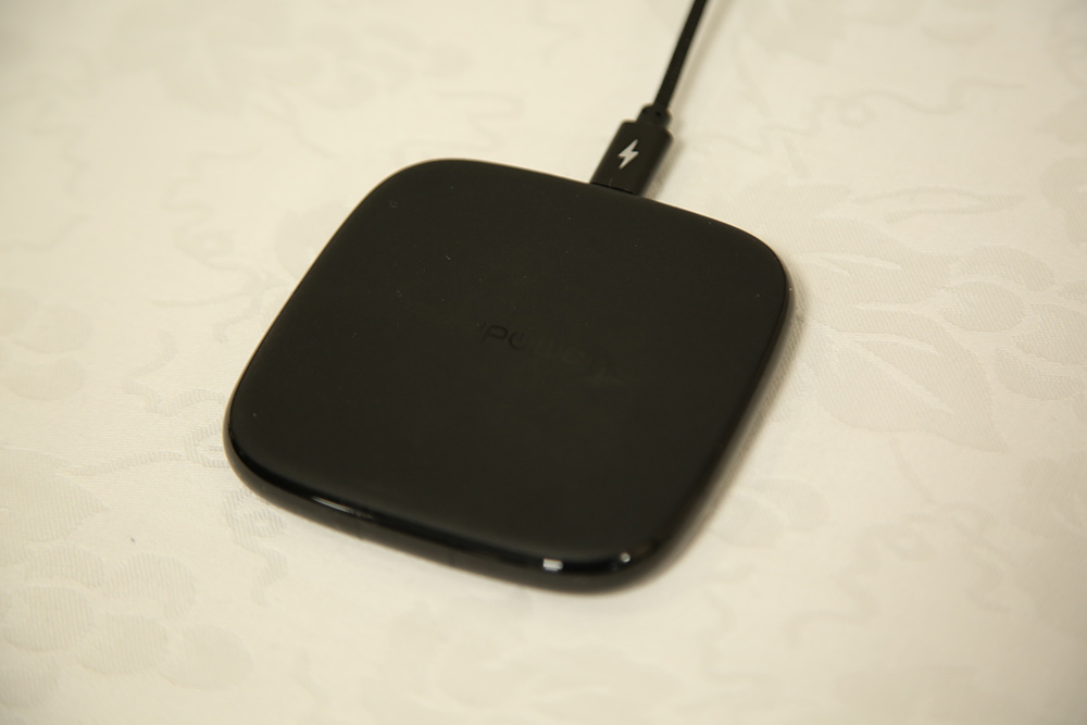 RAVPowerがiPhoneにもAndroidにも対応する新たなワイヤレス充電器と