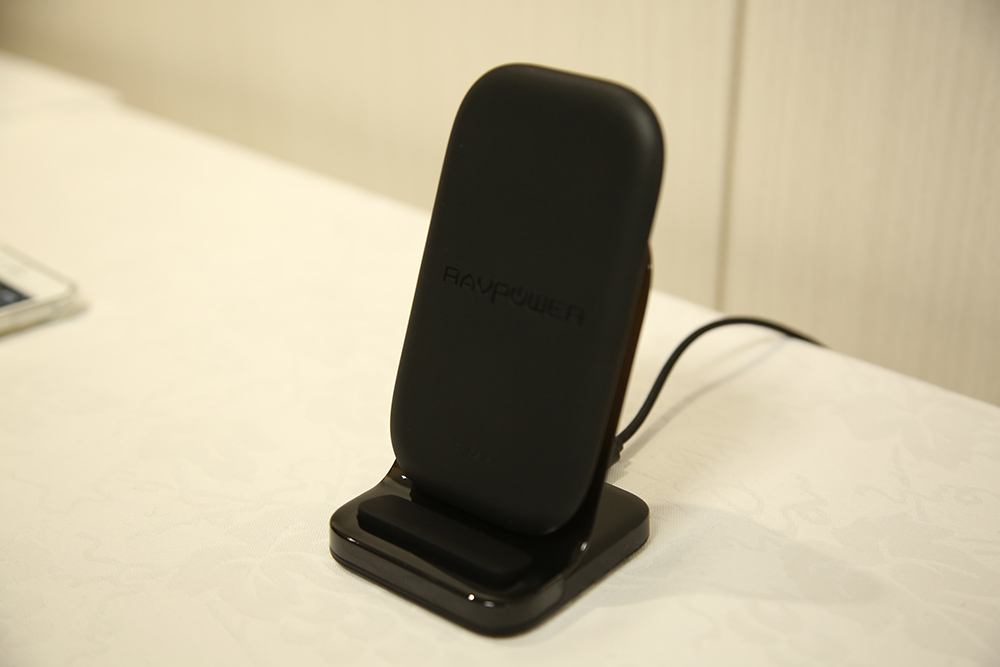 RAVPowerがiPhoneにもAndroidにも対応する新たなワイヤレス充電器と