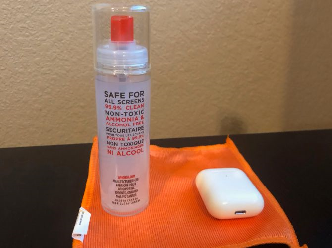 電子機器クリーナーを使って掃除