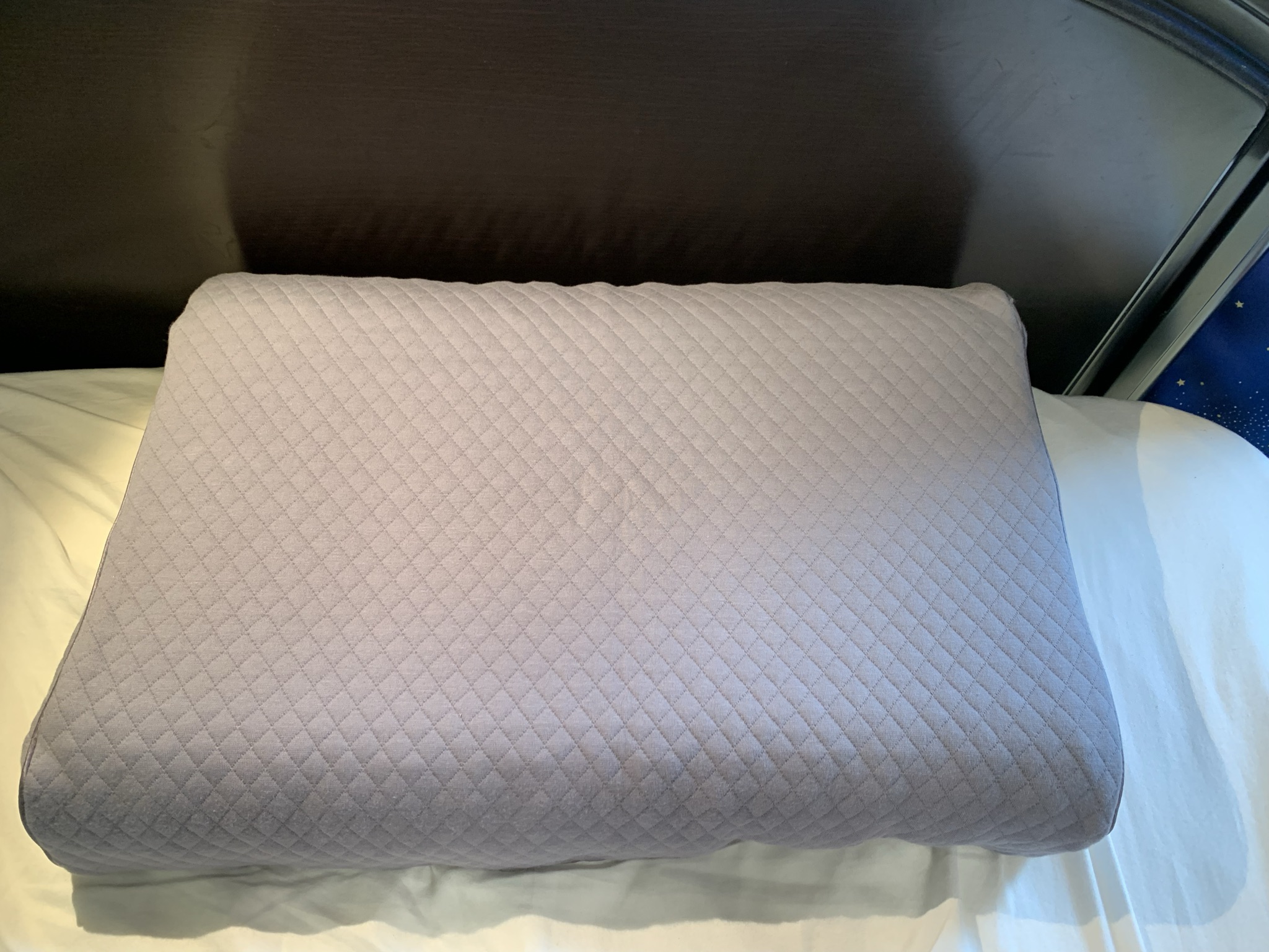 通気性抜群! 枕難民が注目する快眠枕「DEMOR」で眠ってみた | ライフ 通気性抜群! 枕難民が注目する快眠枕「DEMOR」で眠ってみた | ライフ