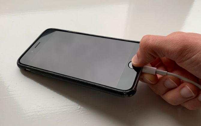 iPhoneのホームボタンが故障したら試すべき5つの対策 | ライフ