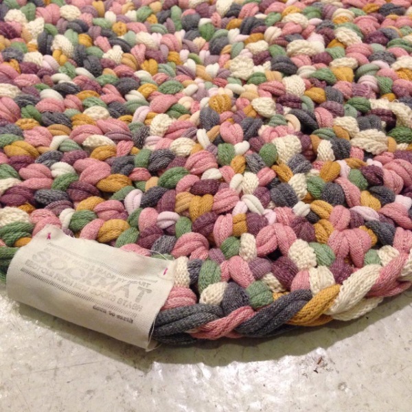 読レポ 手編みのぬくもり ソックスのハギレから生まれたカラフルなマット Mylohas