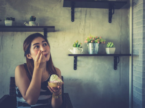 糖質を摂りすぎると、眠りが浅くなる理由は