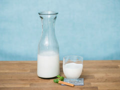 低カロリーで、ビタミンE豊富なアーモンドミルクの作り方