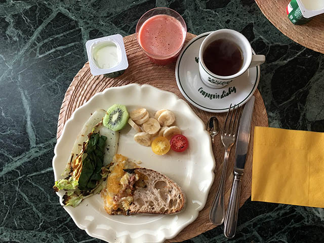 朝食