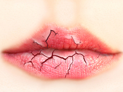 カサカサ唇にさよなら。リップクリーム3選と塗り方のコツ