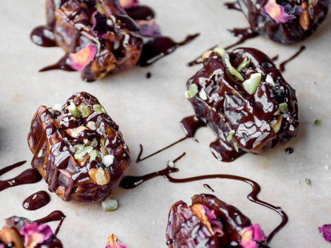 砂糖なしでも甘い 超簡単 ヘルシーな ナッツ入りチョコがけデーツ Mylohas